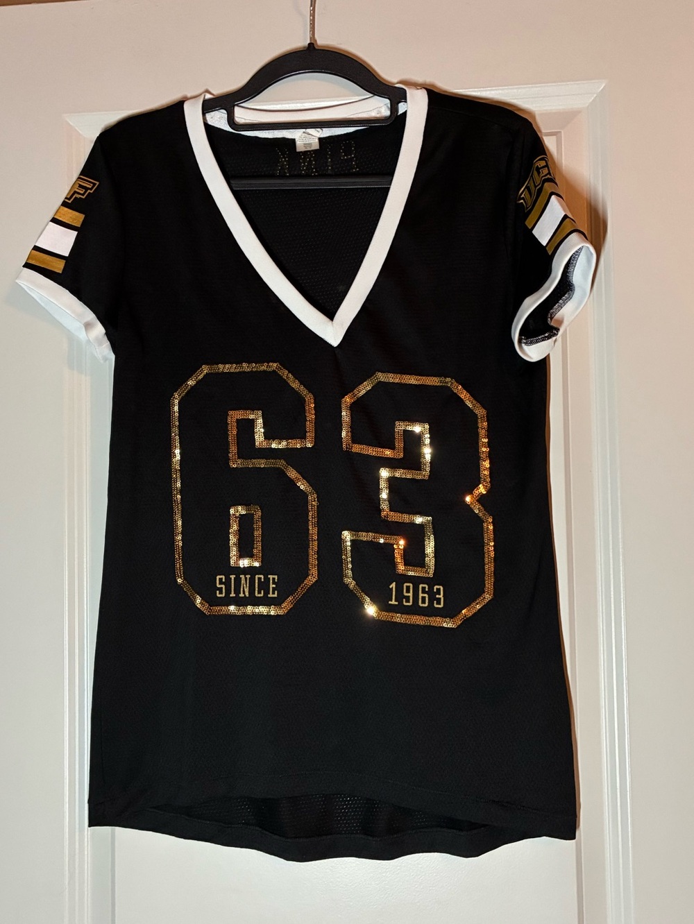 VS PINK UCF Knights Sequin Collegiate V-Neck Tee Size Small